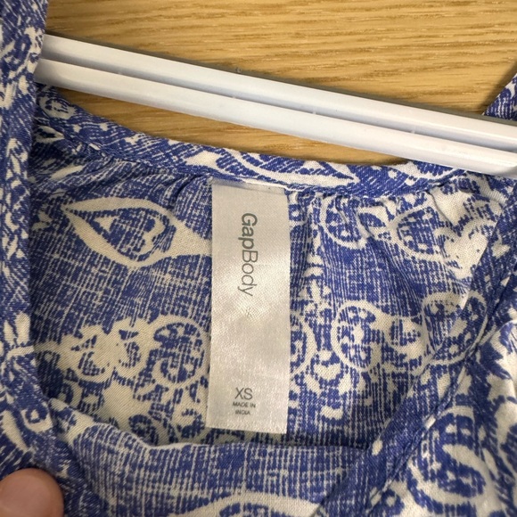 Gap x small high neck purple floral top - Picture 3 of 3